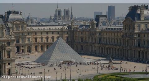 Louvre Museum (1)